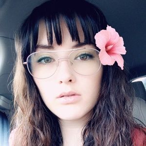 Meet your Posher, Emilie